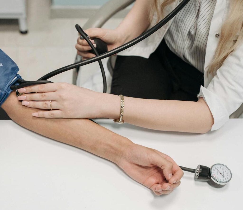 Blutdruckmessung beim Hausarzt