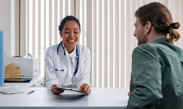 Aufklärungsgespräch Anästhesist und Patient